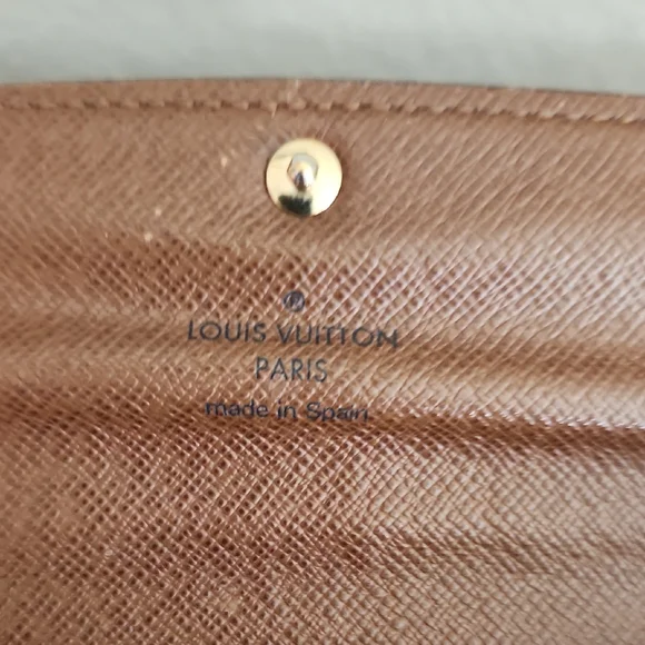 Louis Vuitton Monogram Sarah Wallet - Picture 10 of 16